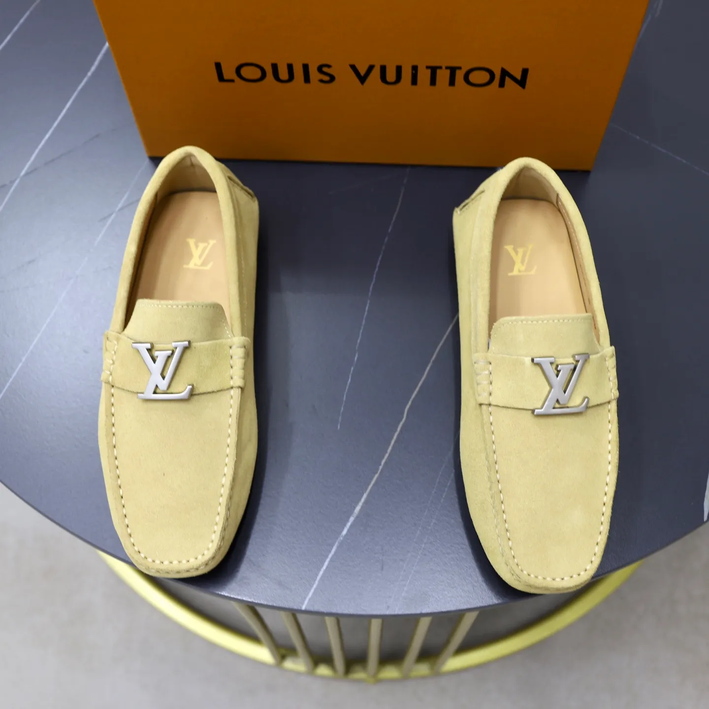 Ex-factory price: 480💰【LV】Louis Vuitton ⚠️High-end men’s driving and pedal series ⚠️38-44 (customized for 45) ⚠️All original cowhide leather! Thick and soft! Made entirely of calfskin lining! Rubber sheet anti-slip beanie sole! Three-dimensional package technology! Fashionable and classic! Handicrafts! Original high quality! Feel free to compare!